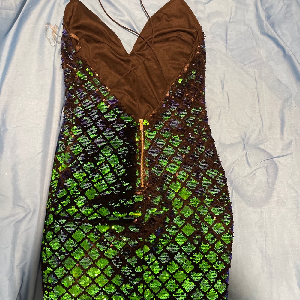 Sequined mid dress emerald abs black , low back